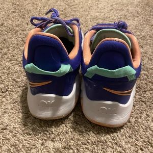 Purple Nike basketball shoes men’s 7’5